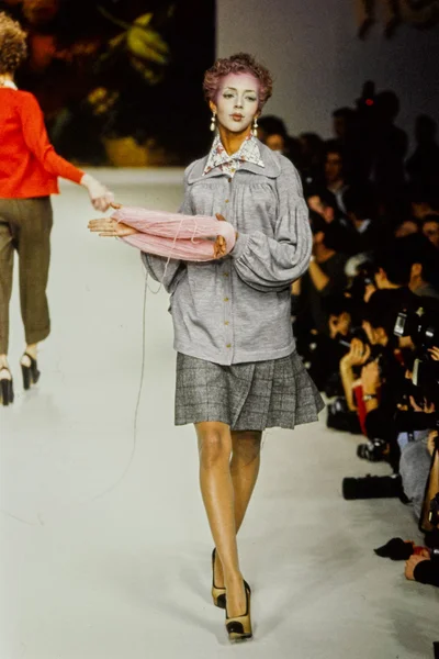 Look 15